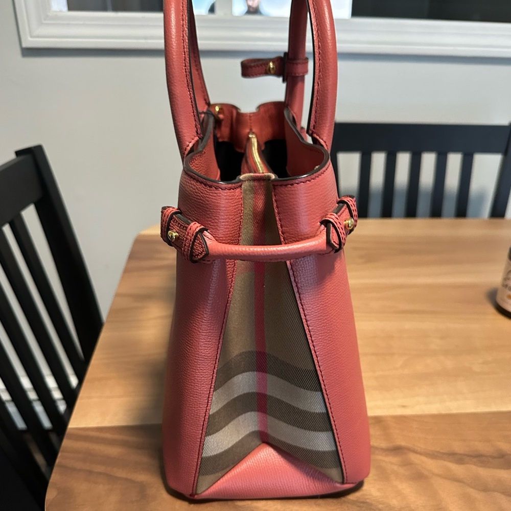 Burberry purse